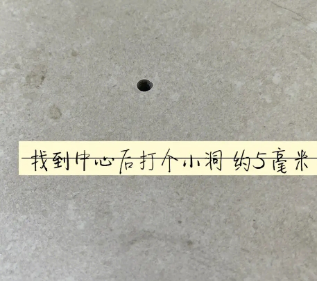 镇江瓷砖空鼓维修公司专业解答在瓷砖铺贴过程中，如果砂料搅拌不均匀，将会带来以下问题