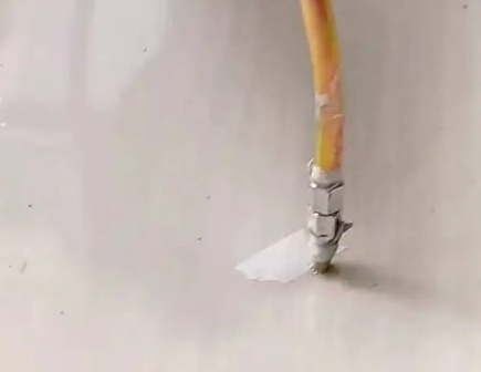 镇江瓷砖空鼓维修公司专业解答在瓷砖铺贴过程中，如果使用的砂料过粗（如全部使用了粗砂），可能会导致以下问题